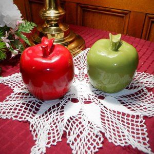 (*) Beautiful Ceramic *** APPLES *** for Display